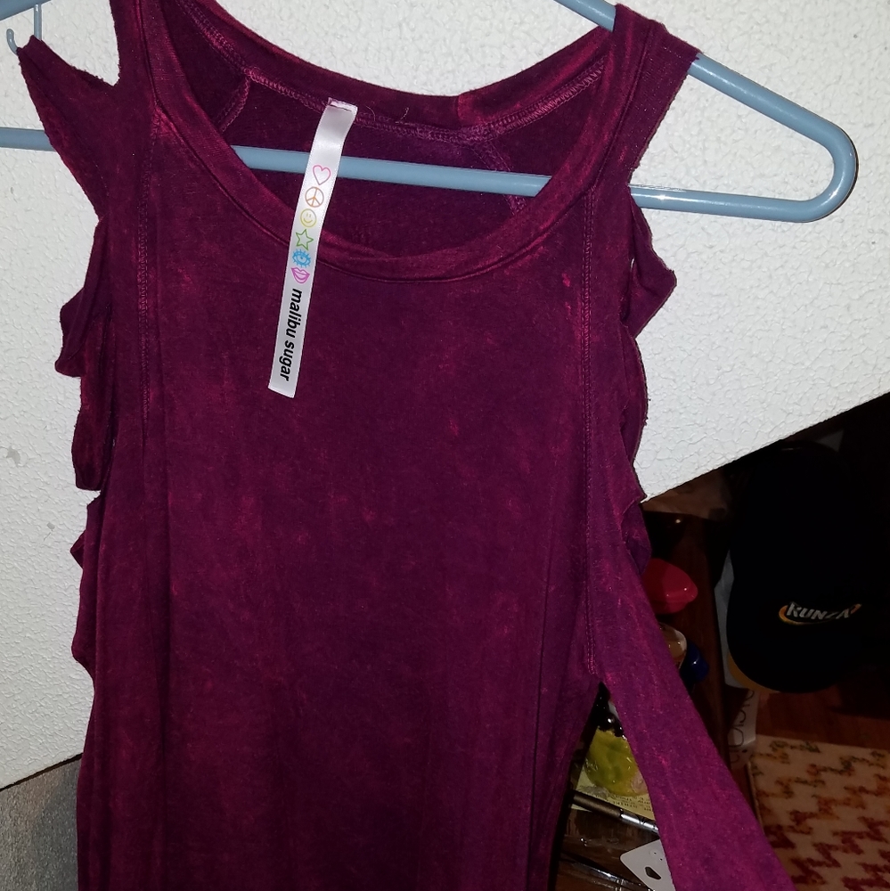 Slit sleeve top